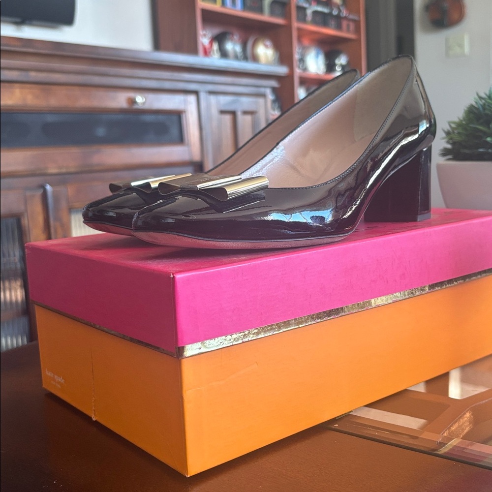 Kate Spade Patent Leather Black heels with Gold Bow Accent - Picture 5 of 9